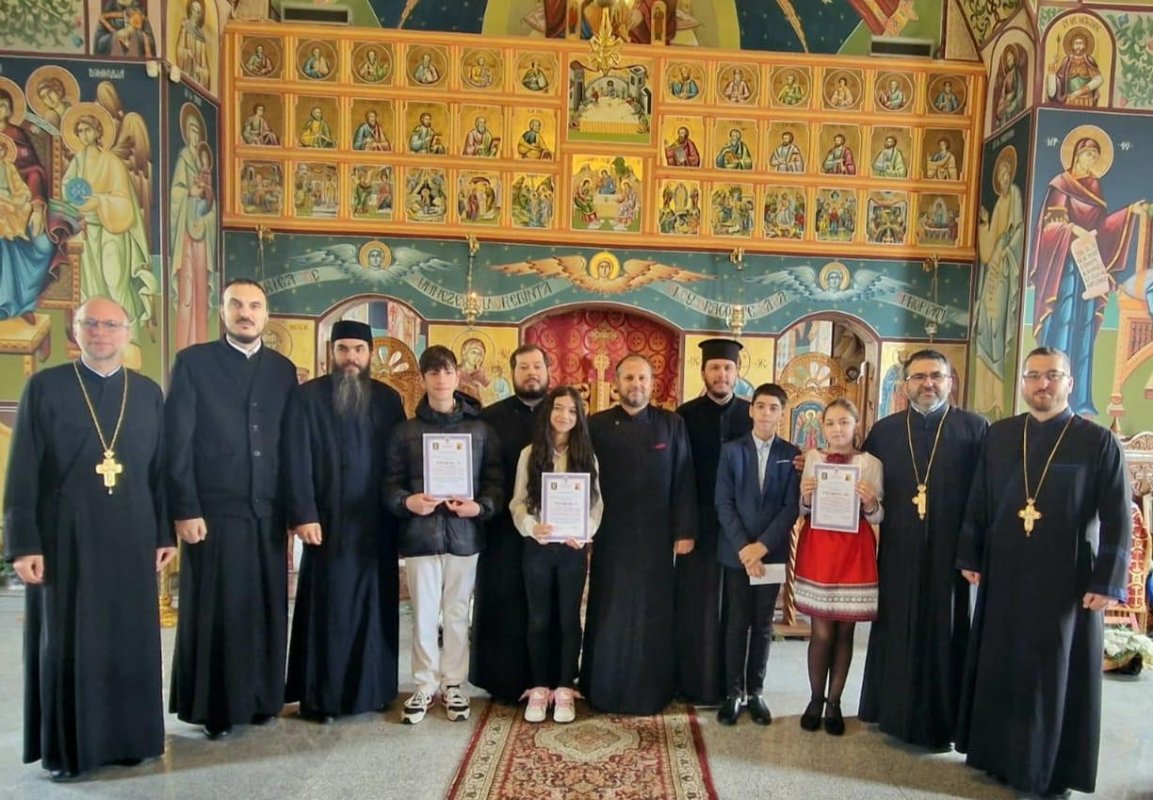 Peste 900 de tineri misionari premiați de protoierii din Eparhia Târgoviștei 328237