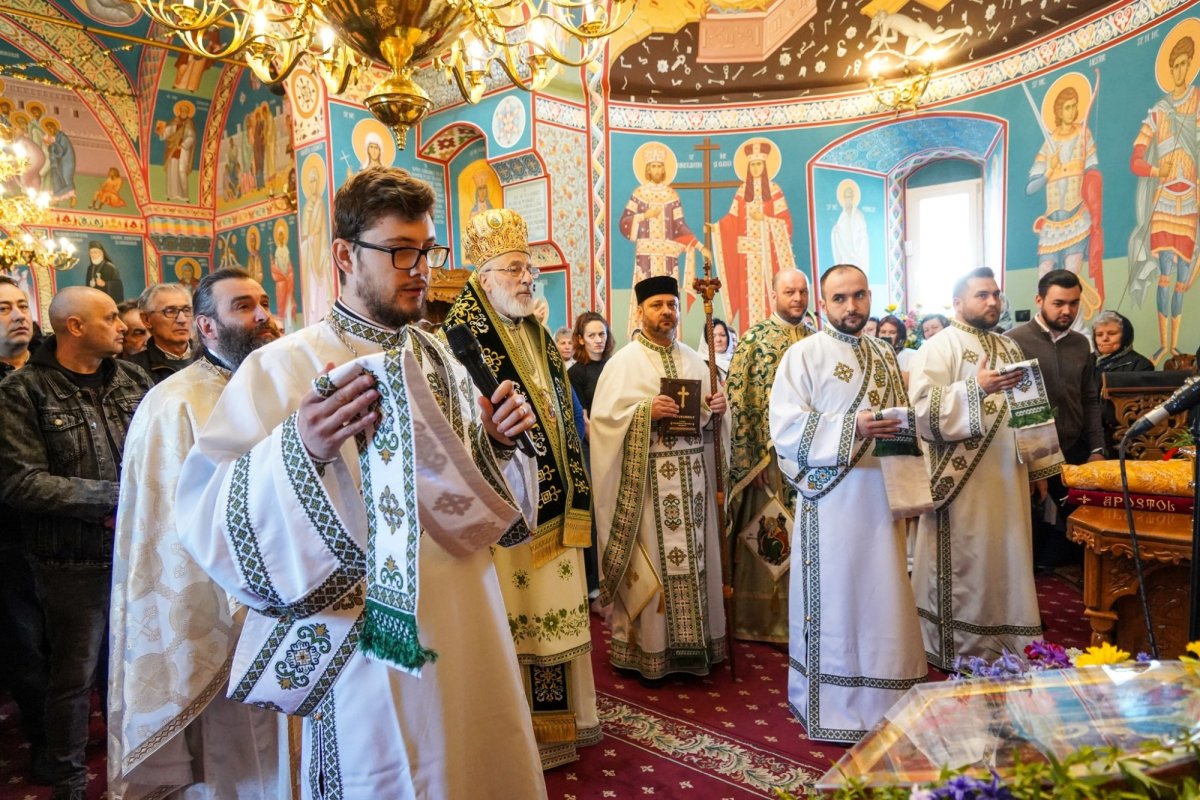 Pelerinajul de Florii și slujiri arhierești în Mitropolia Munteniei și Dobrogei 328695