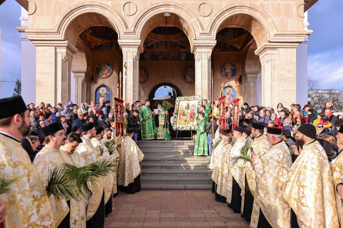 Pelerinajul de Florii și slujiri arhierești în Mitropolia Munteniei și Dobrogei 328697