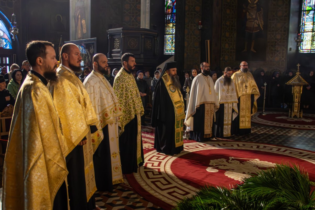 Pelerinajul de Florii și slujiri arhierești în Mitropolia Munteniei și Dobrogei 328705