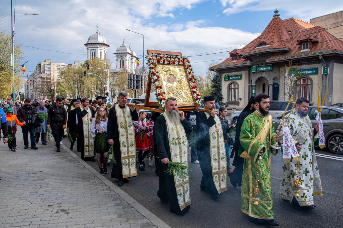 Pelerinajul de Florii și slujiri arhierești în Mitropolia Munteniei și Dobrogei 328706