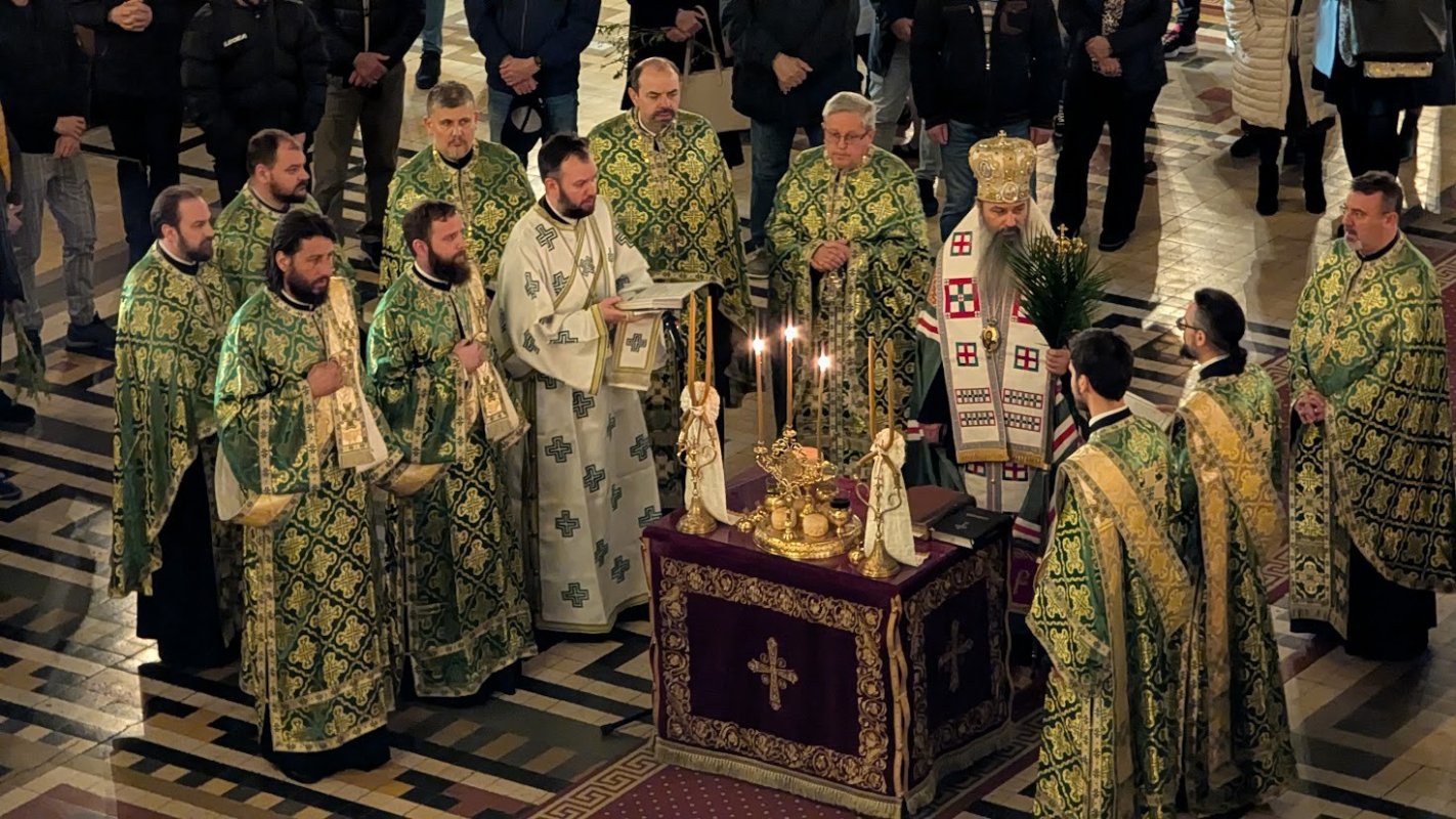 Sărbătoare luminoasă la Catedrala Mitropolitană din Timișoara 328629