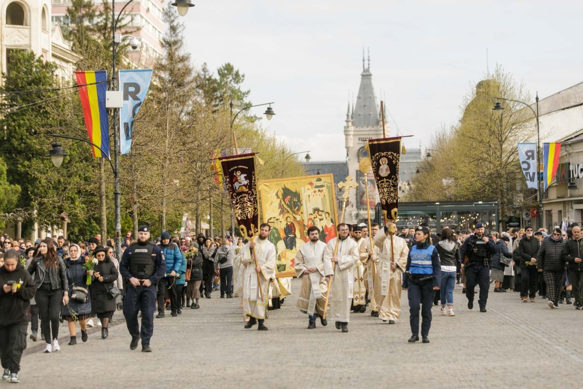Sărbătoarea Floriilor la Iași 328642