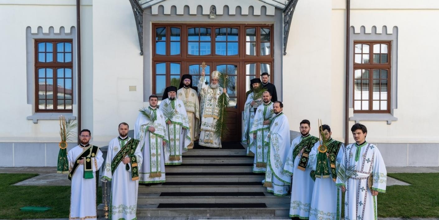 Popas de rugăciune la Catedrala Arhiepiscopală din Roman 328753