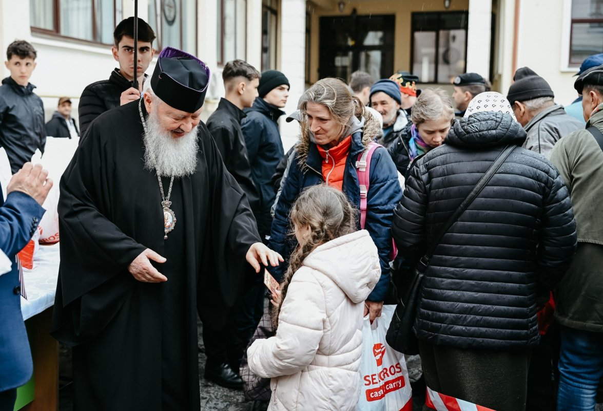 Pachete cu alimente oferite persoanelor nevoiașe din județul Cluj 328877
