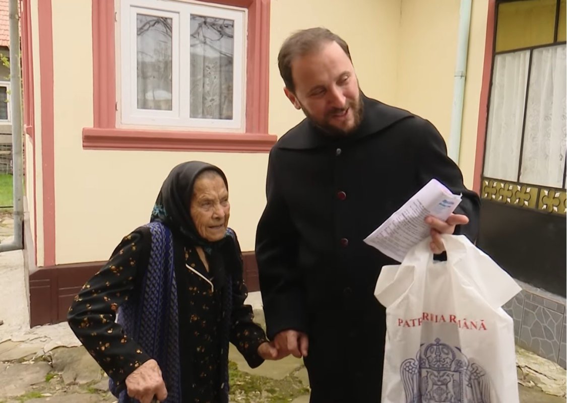 Vârstnici vulnerabili din Prahova sprijiniți de Federația Filantropia 328892