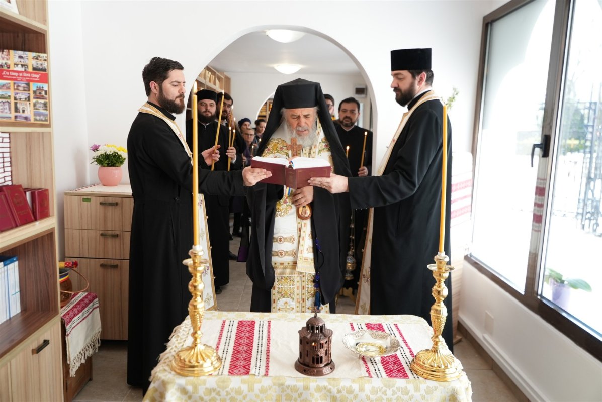 Înnoirea pangarului Catedralei Arhiepiscopale din Galați 329005