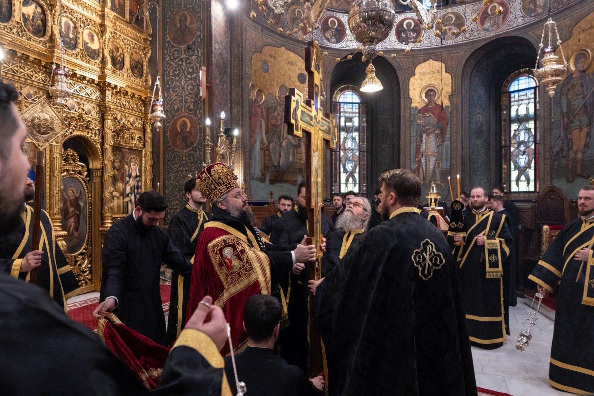 Slăvirea îndelung‑răbdării lui Dumnezeu la Denia celor 12 Evanghelii 329149