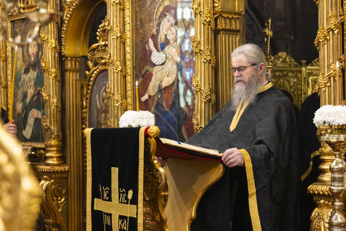 La Catedrala Patriarhală a fost așezat spre închinare Sfântul Epitaf 329183