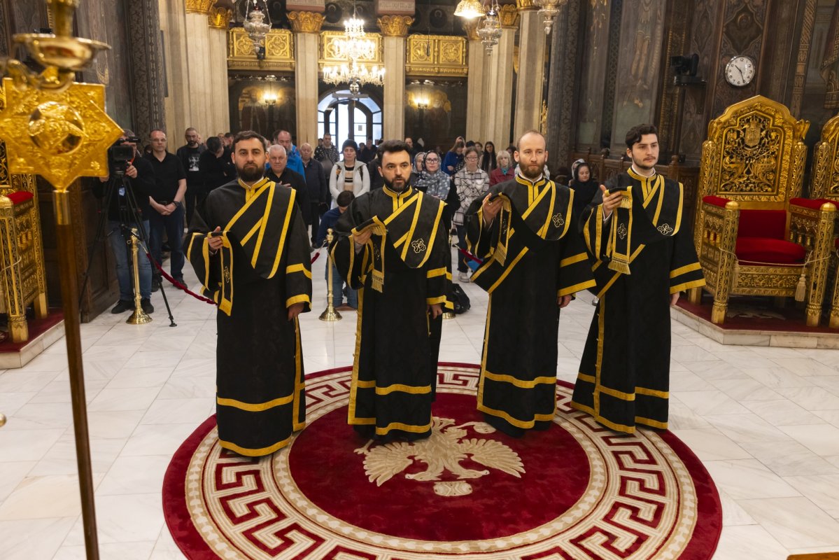 La Catedrala Patriarhală a fost așezat spre închinare Sfântul Epitaf 329184