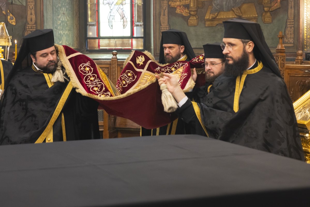 La Catedrala Patriarhală a fost așezat spre închinare Sfântul Epitaf 329186