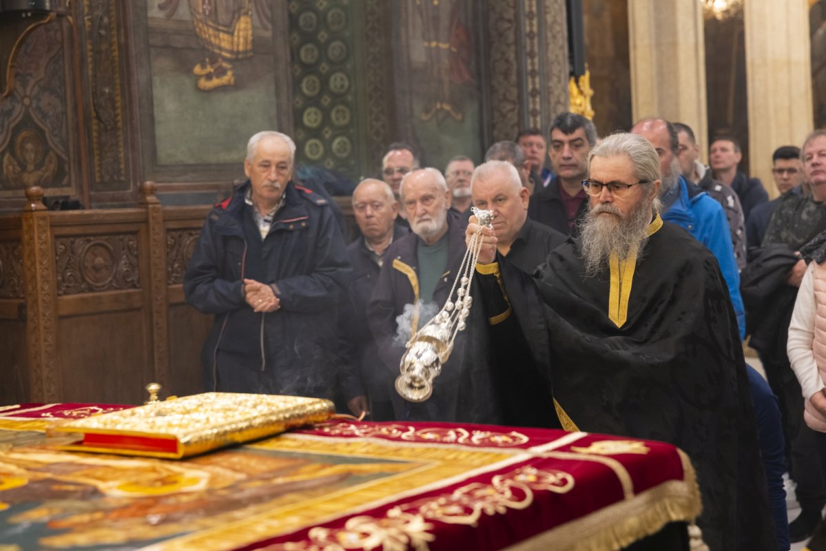 La Catedrala Patriarhală a fost așezat spre închinare Sfântul Epitaf 329188