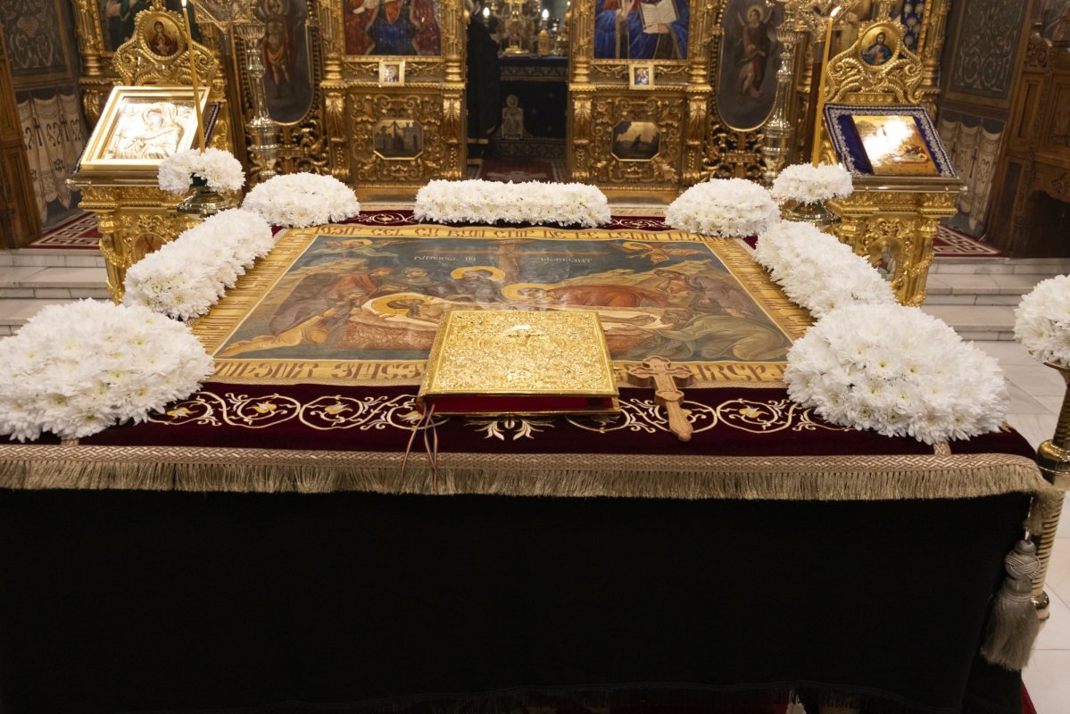 La Catedrala Patriarhală a fost așezat spre închinare Sfântul Epitaf 329189