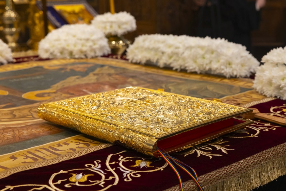 La Catedrala Patriarhală a fost așezat spre închinare Sfântul Epitaf 329191