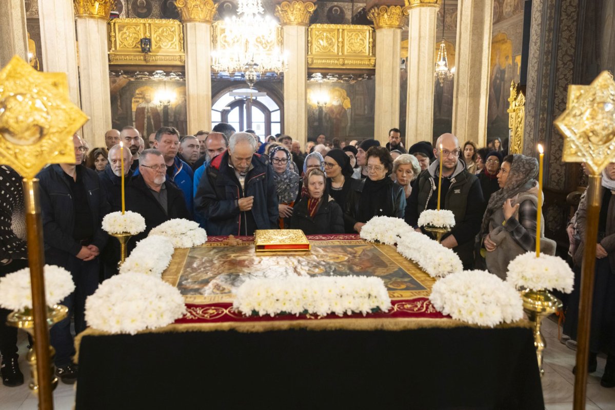 La Catedrala Patriarhală a fost așezat spre închinare Sfântul Epitaf 329193
