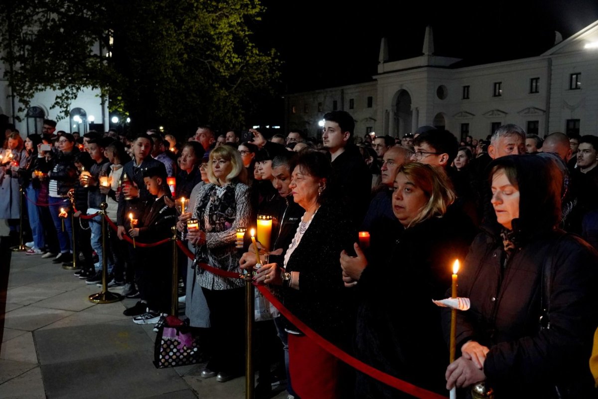 Mii de ieșeni au cântat într-un singur glas „Hristos a înviat!” 329269