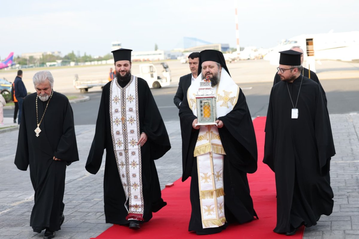 Sfânta Lumină a fost adusă și anul acesta în țara noastră 329229