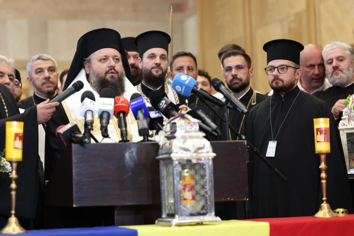 Sfânta Lumină a fost adusă și anul acesta în țara noastră 329232