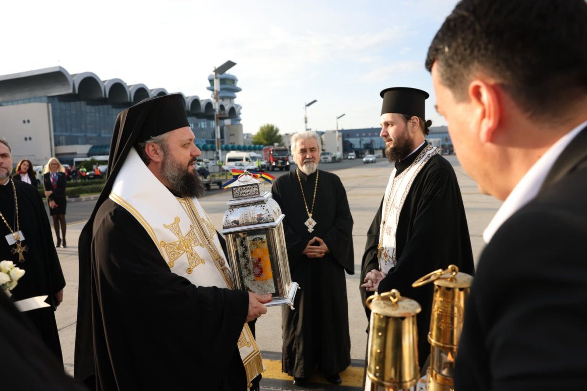 Sfânta Lumină a fost adusă și anul acesta în țara noastră 329234