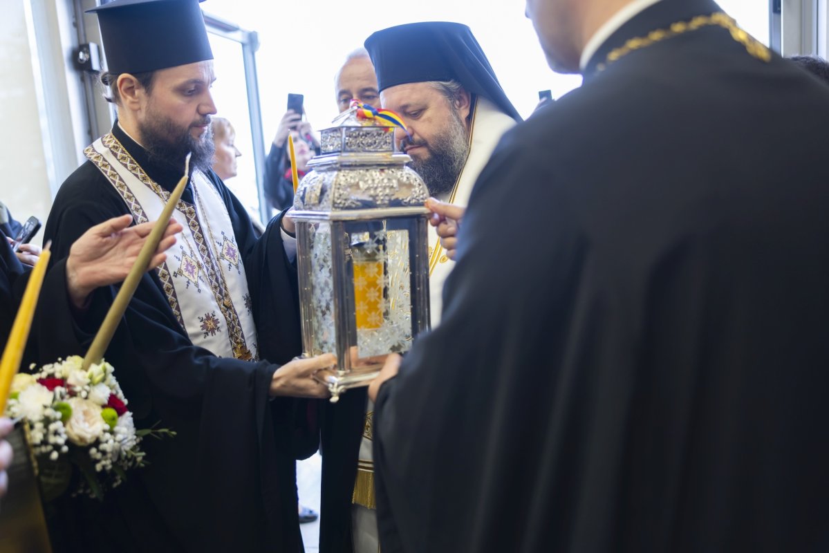 Sfânta Lumină a fost adusă și anul acesta în țara noastră 329260