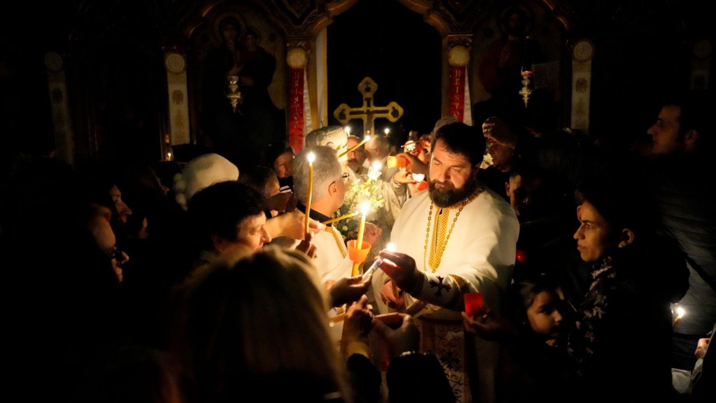 Mulţimi de credincioşi au primit Sfânta Lumină la Sibiu 329339