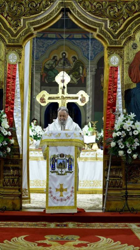 Mulţimi de credincioşi au primit Sfânta Lumină la Sibiu 329347