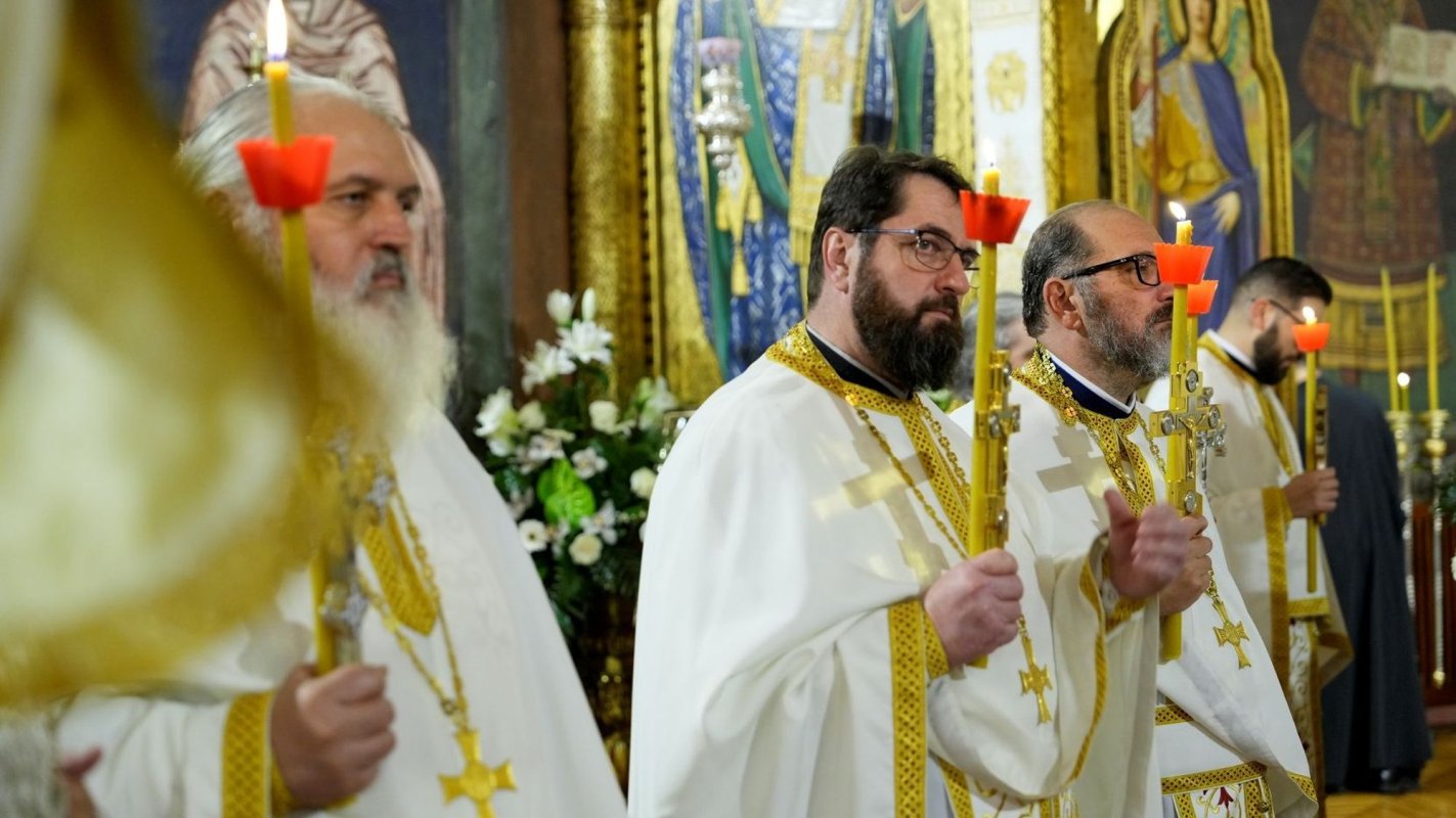 Mulţimi de credincioşi au primit Sfânta Lumină la Sibiu 329348