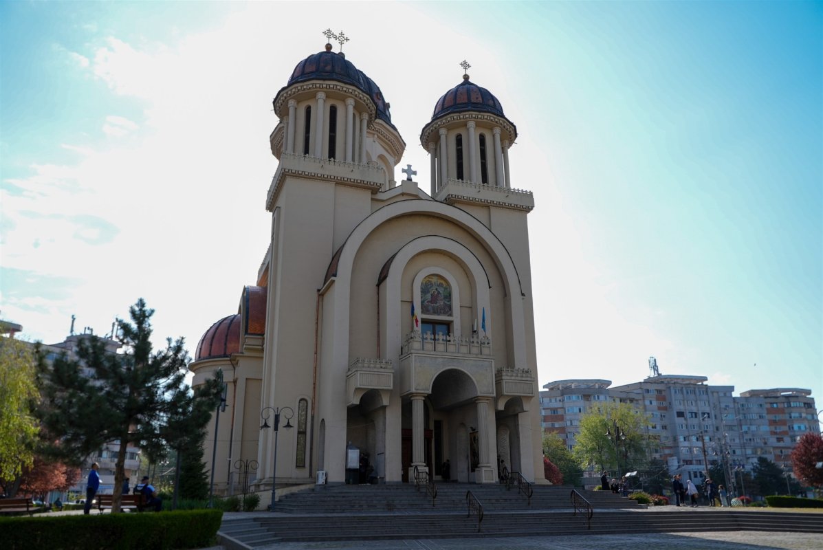 Comuniune pascală la Catedrala „Naşterea Domnului” din Brăila 329473