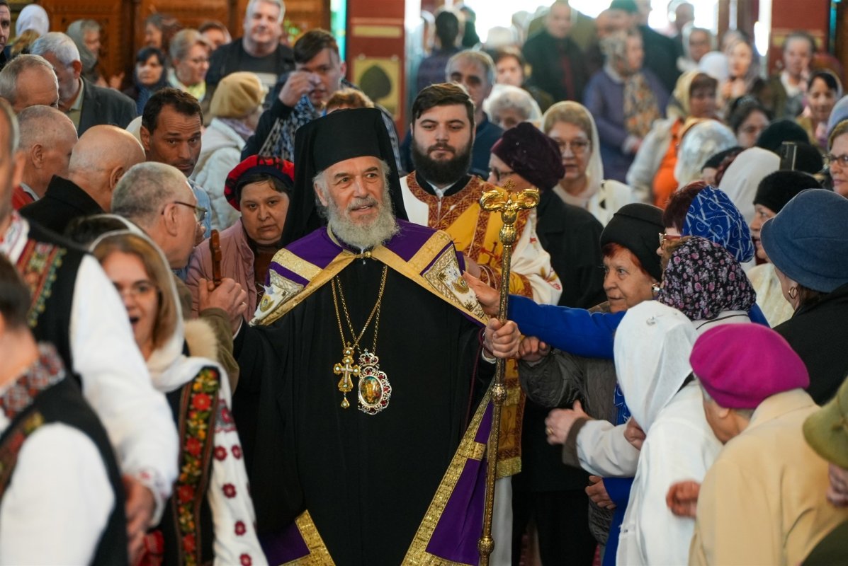 Comuniune pascală la Catedrala „Naşterea Domnului” din Brăila 329475