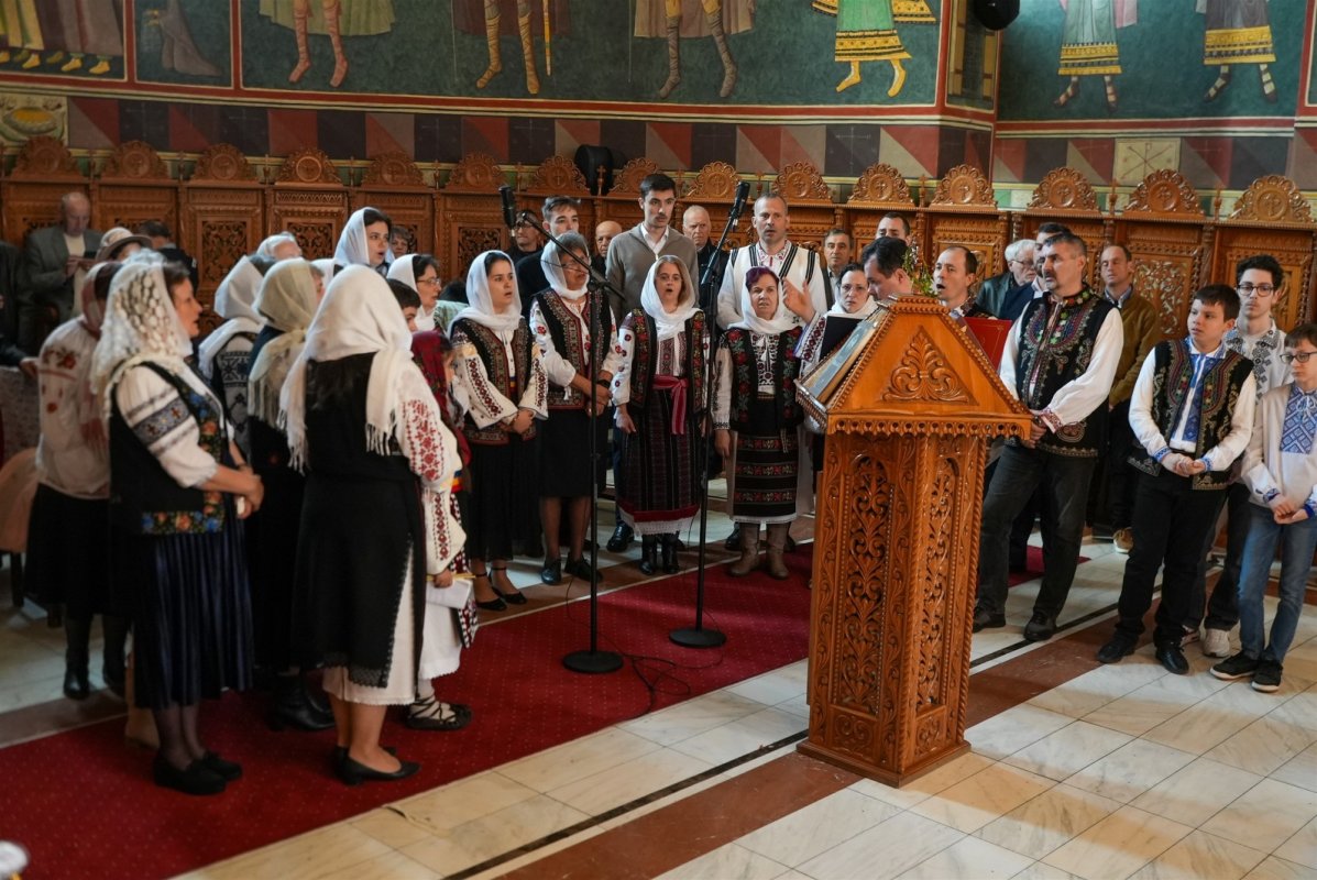 Comuniune pascală la Catedrala „Naşterea Domnului” din Brăila 329476