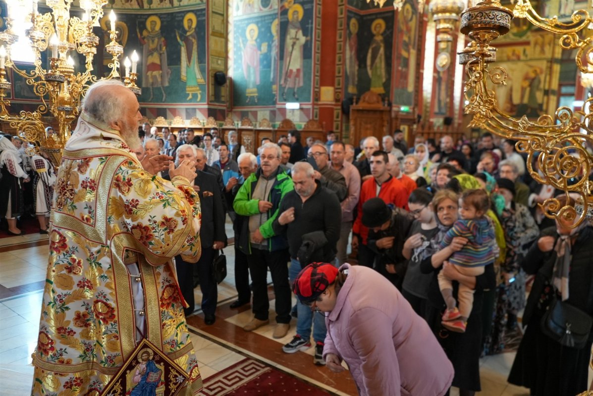 Comuniune pascală la Catedrala „Naşterea Domnului” din Brăila 329477