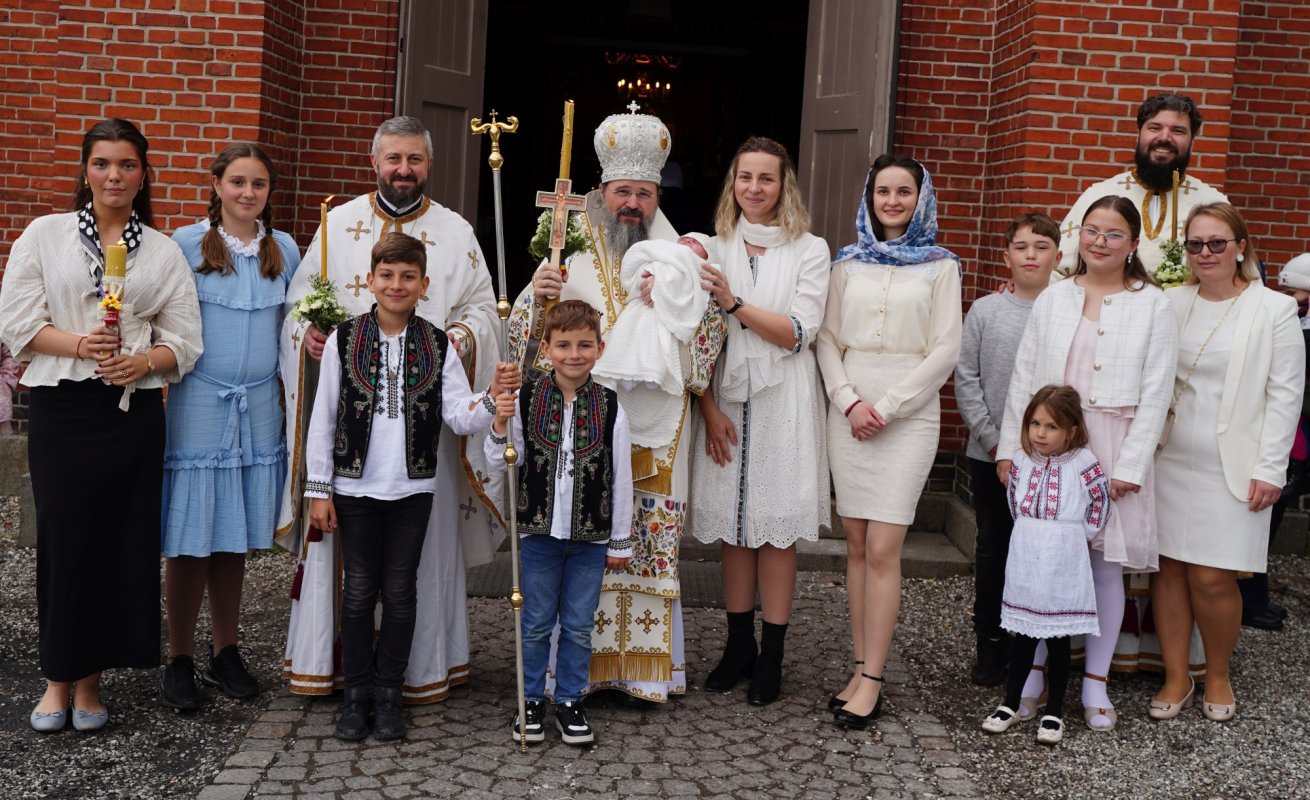 Episcopul Europei de Nord a botezat patru tineri în Danemarca 329491