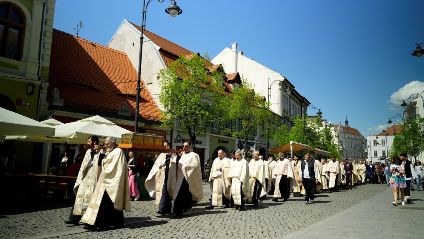Procesiune în cetatea Sibiului în Duminica Paştilor 329504