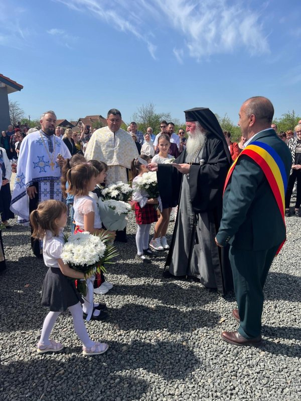 Sfințirea capelei mortuare a parohiei timișene Dragșina 329525