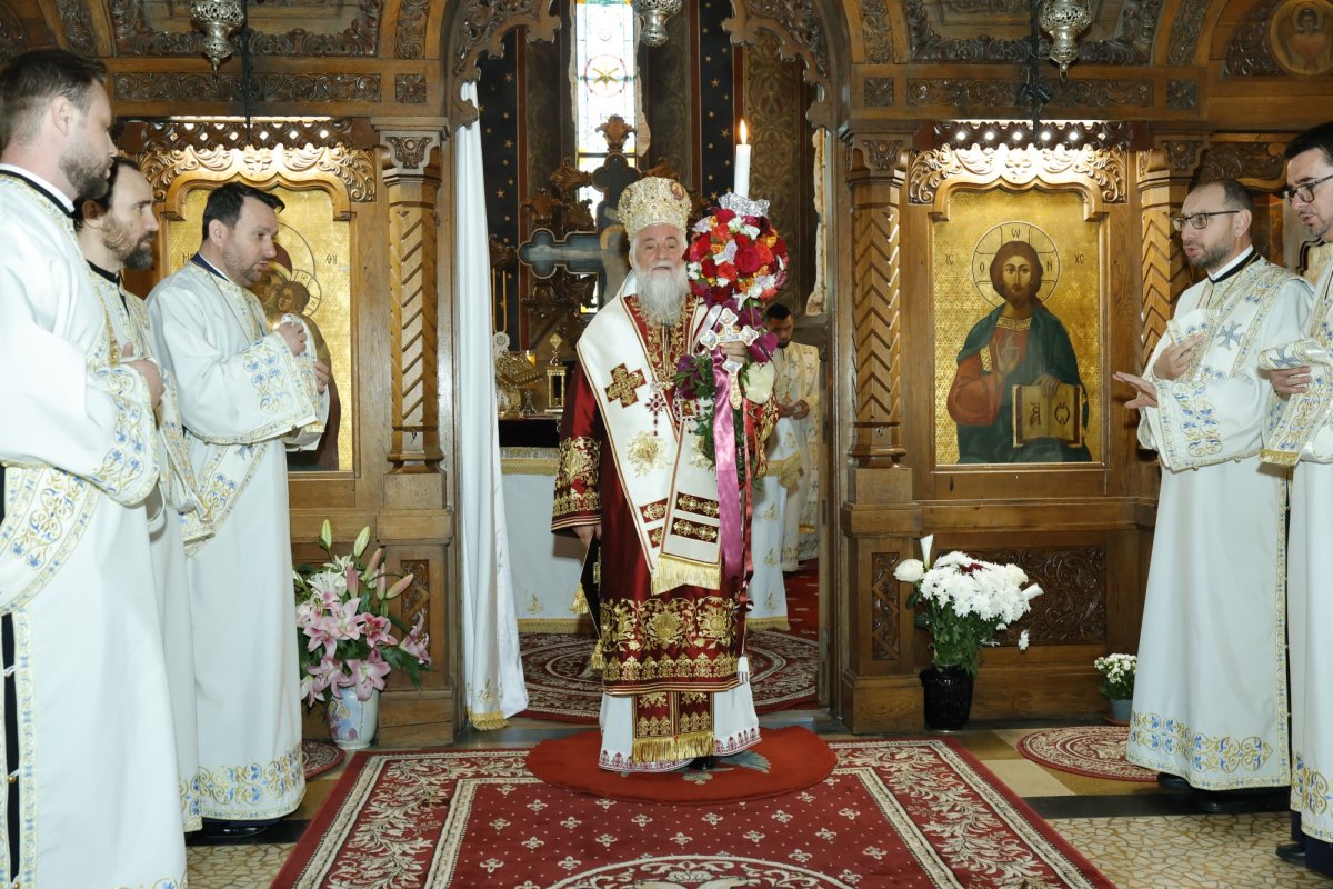 „Suntem chemați să mărturisim Învierea și să trăim în lumina ei” 329492