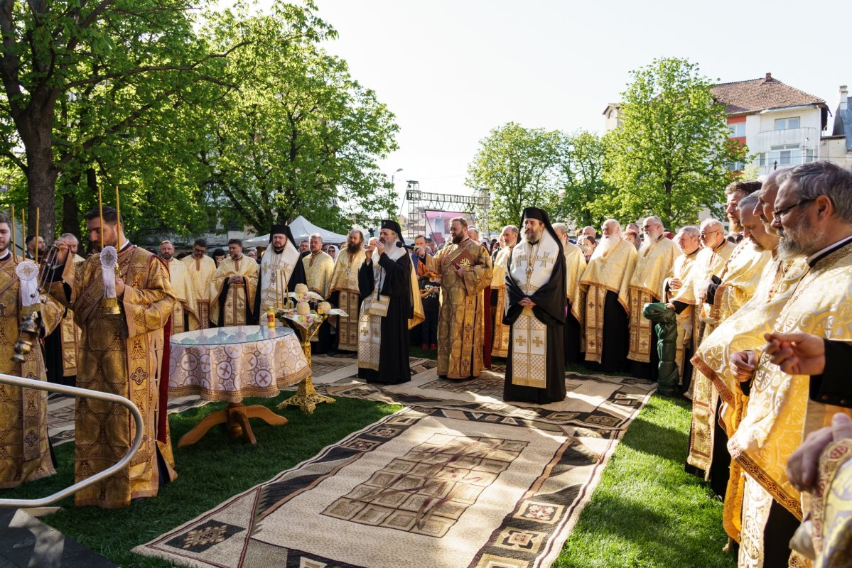 Credincioșii din Botoșani, în rugăciune de Sfântul Gheorghe 329593