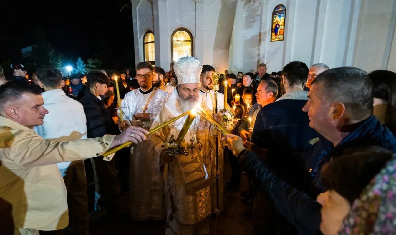 Învierea Domnului la Catedrala Episcopală din Huşi 329576