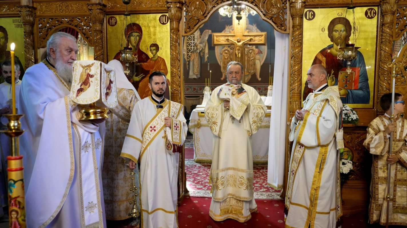 Liturghie arhierească la Sibiu în a treia zi de Paşti 329590