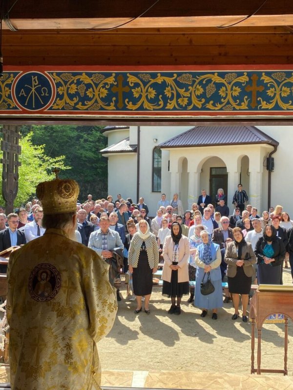 Cinstirea Sfântului Gheorghe la mănăstirea arădeană Feredeu 329670