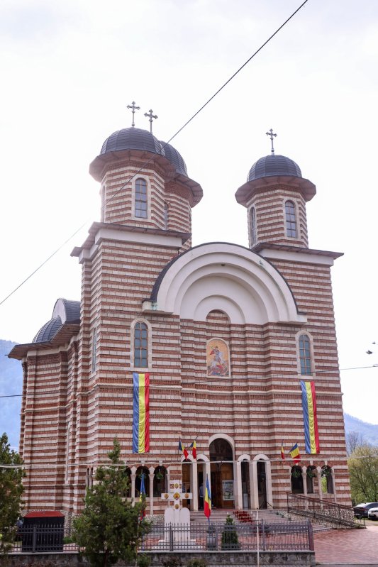 Cinstirea sfântului ocrotitor al orașului Nehoiu 329696