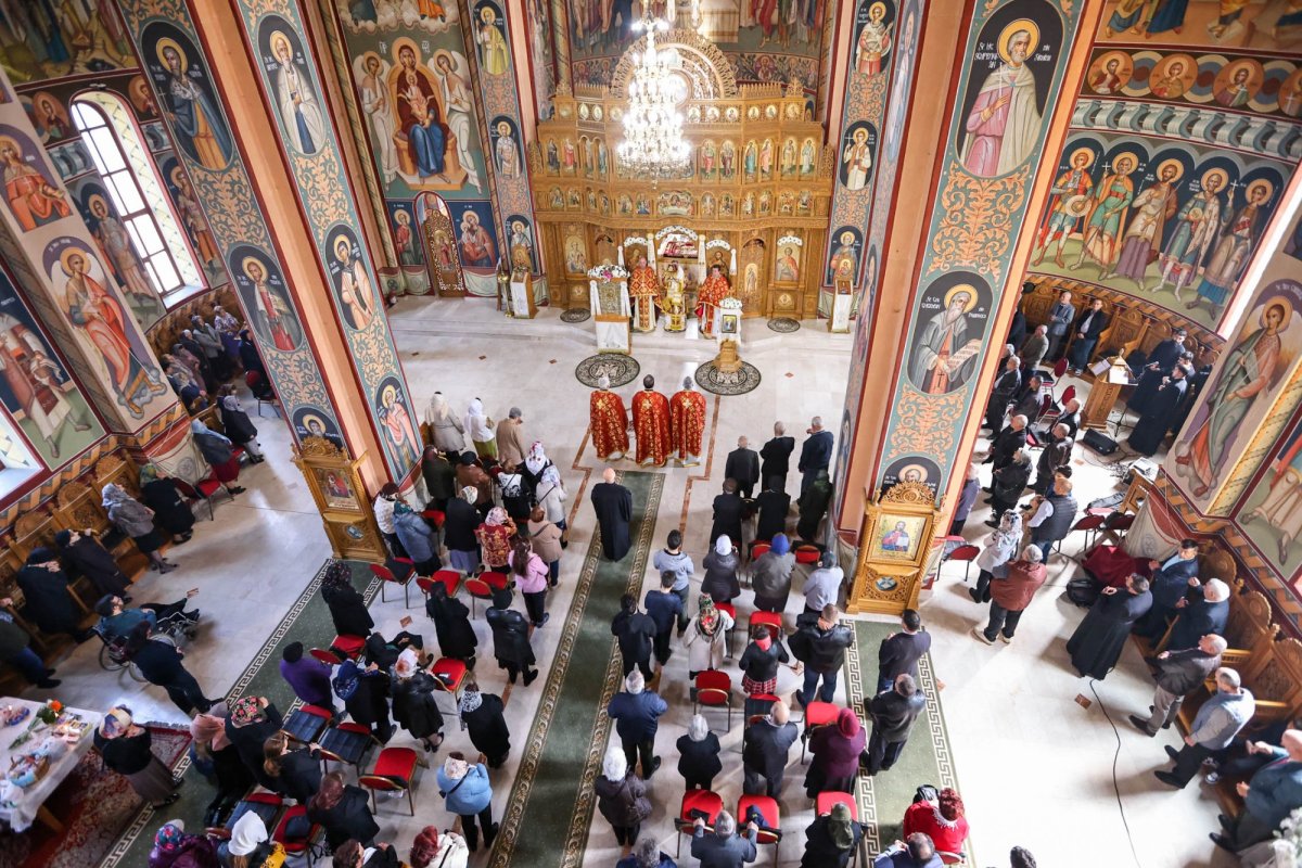 Cinstirea sfântului ocrotitor al orașului Nehoiu 329698