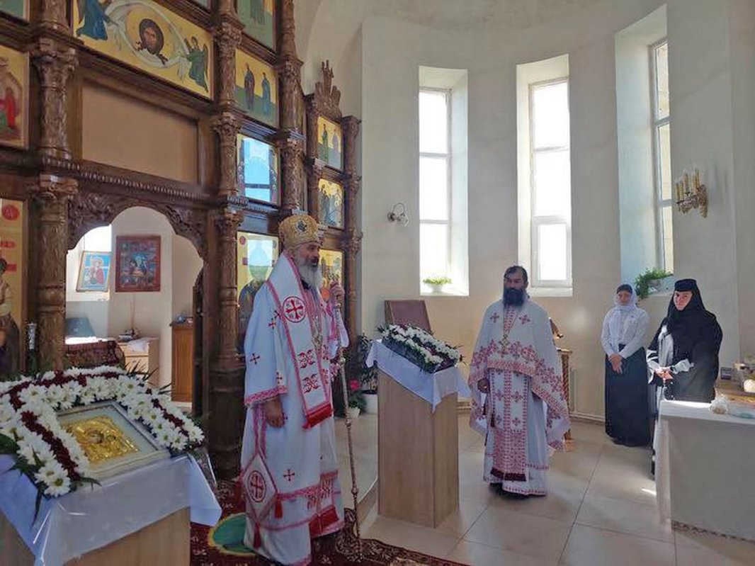 „În drumul nostru spre veșnicie nu putem ocoli crucea!” 329646