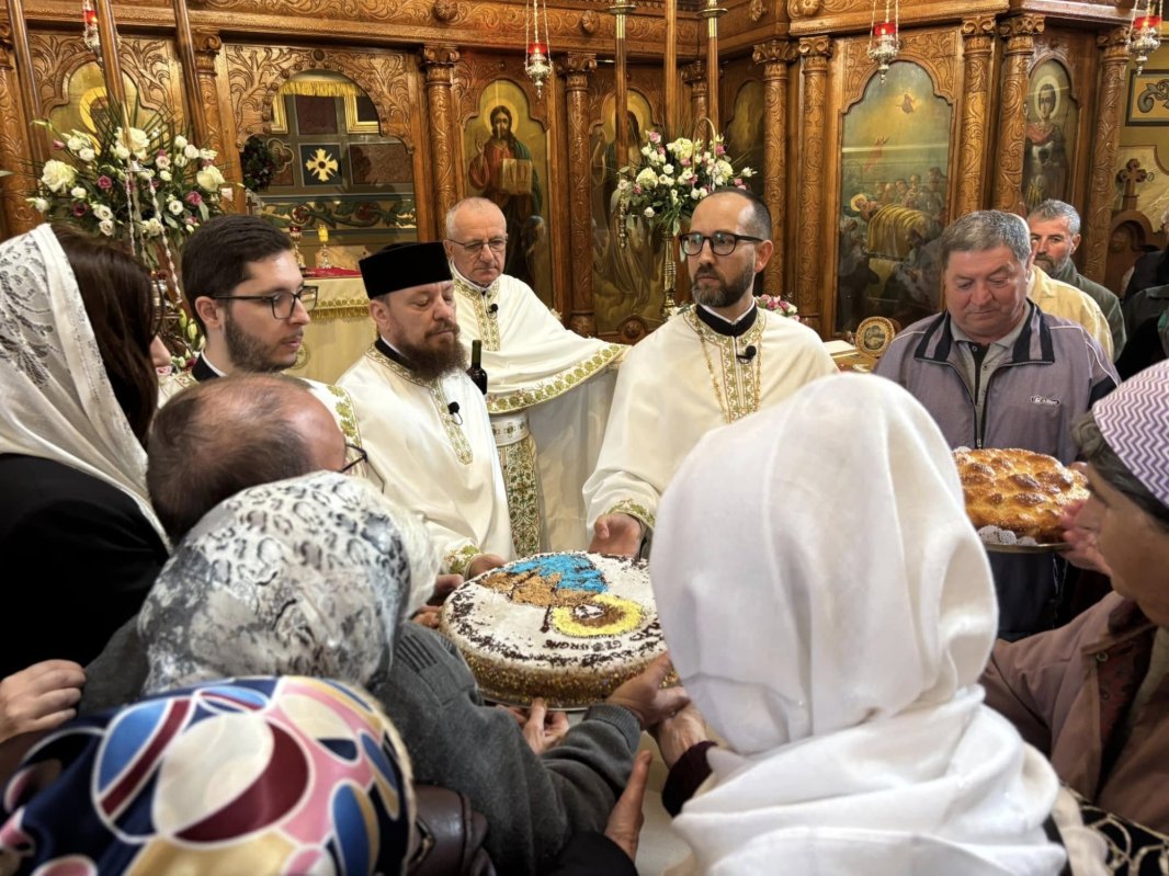 Clipe de înălțare duhovnicească pentru credincioșii unei parohii bucureștene 329862