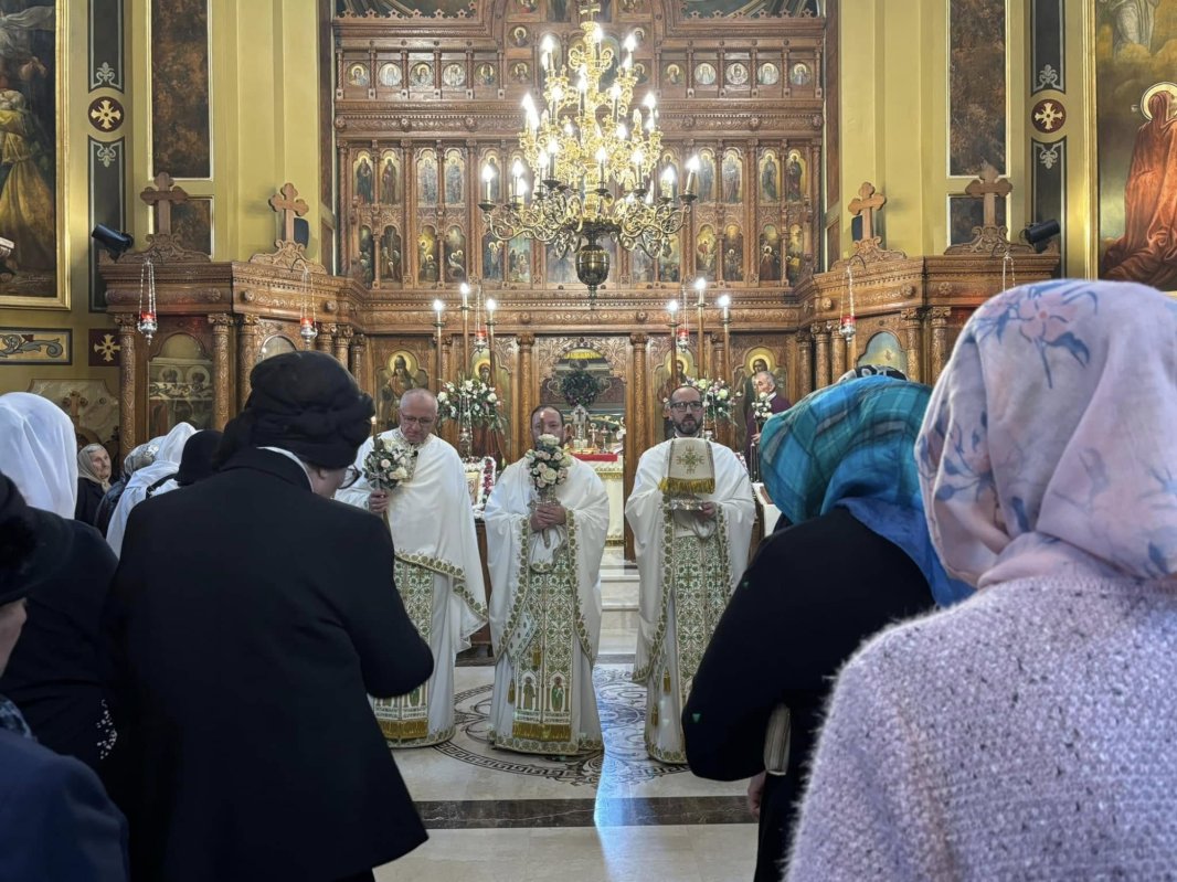 Clipe de înălțare duhovnicească pentru credincioșii unei parohii bucureștene 329863