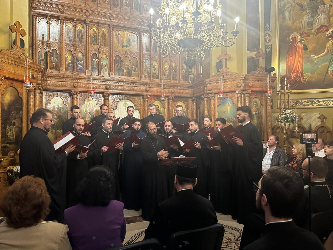 Clipe de înălțare duhovnicească pentru credincioșii unei parohii bucureștene 329864