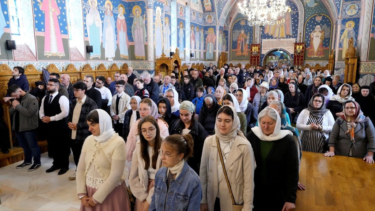 Deshumarea moaştelor Sfântului Cuvios Serafim cel Răbdător 329892