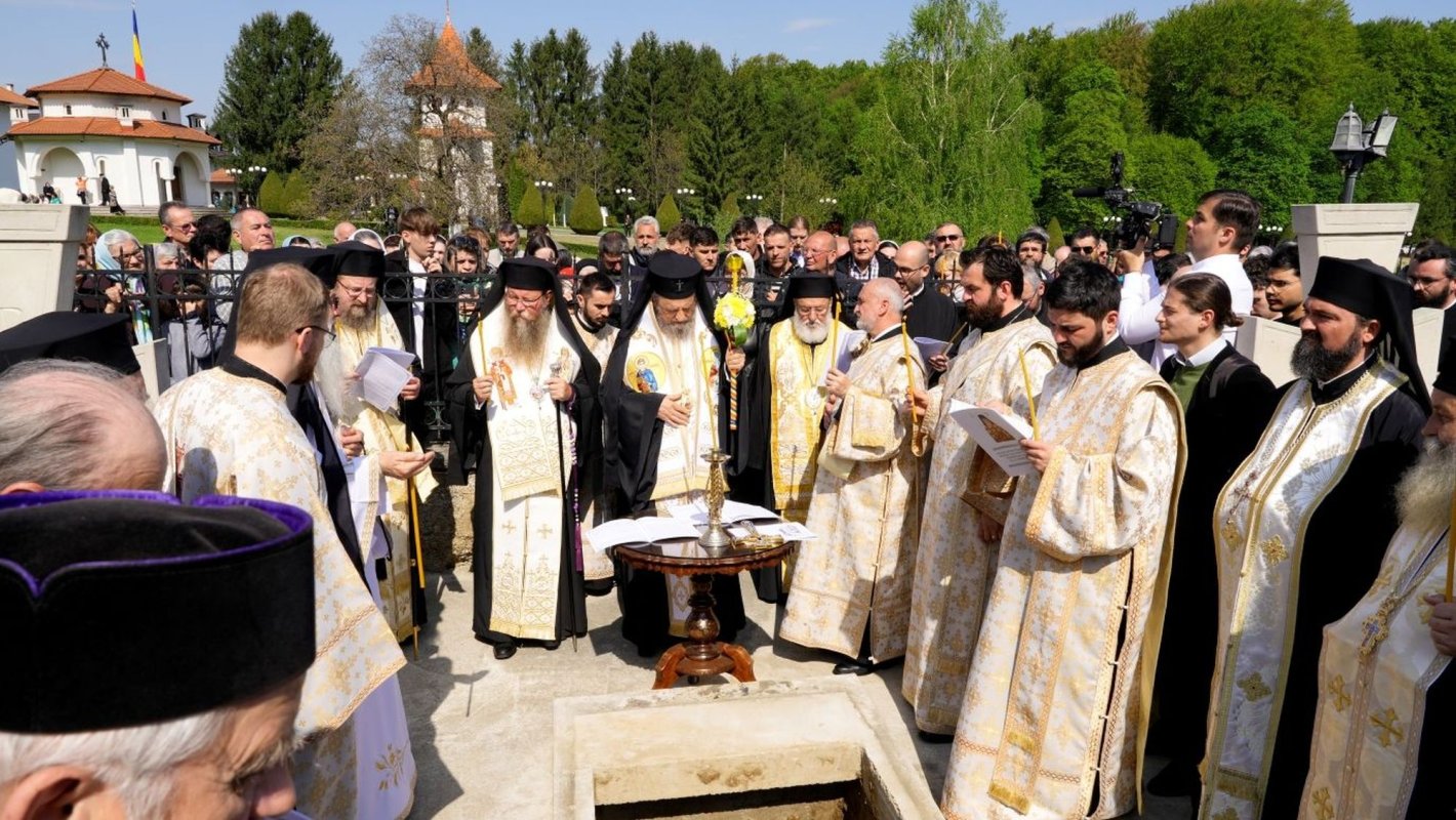 Deshumarea moaştelor Sfântului Cuvios Serafim cel Răbdător 329897