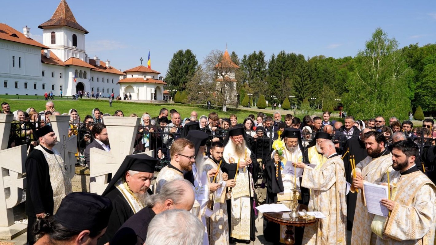 Deshumarea moaştelor Sfântului Cuvios Serafim cel Răbdător 329898