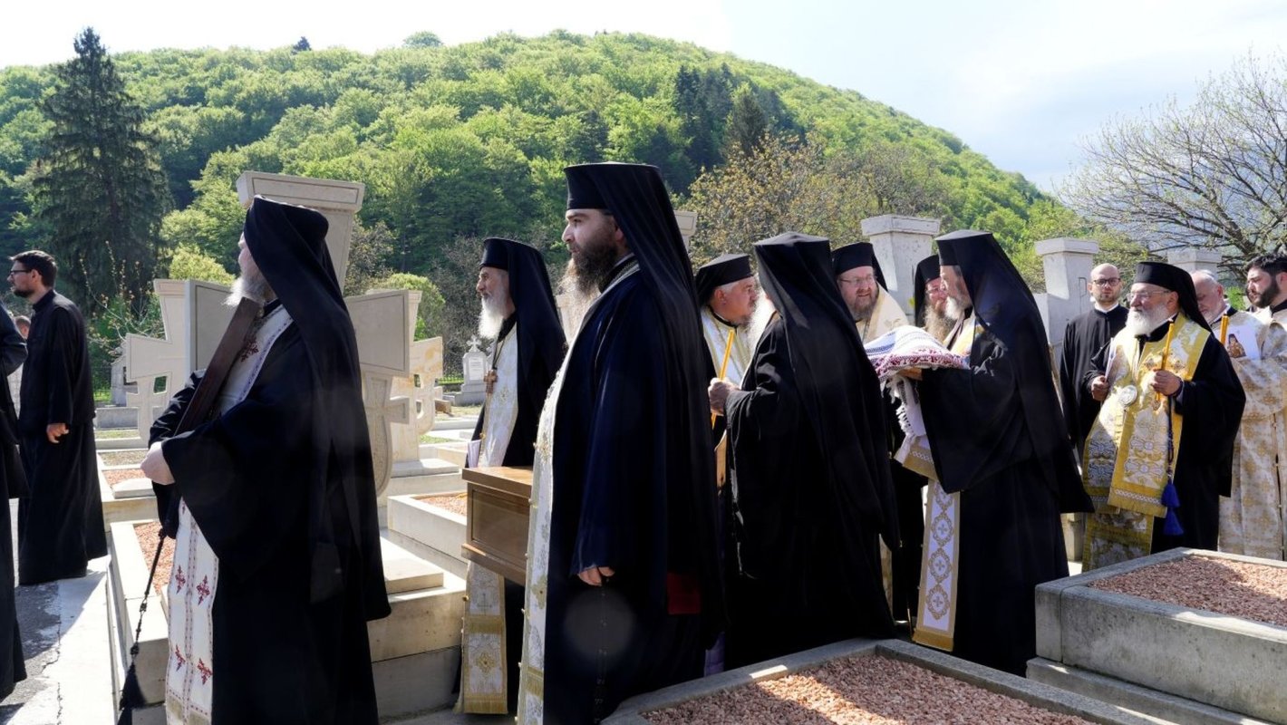 Deshumarea moaştelor Sfântului Cuvios Serafim cel Răbdător 329899