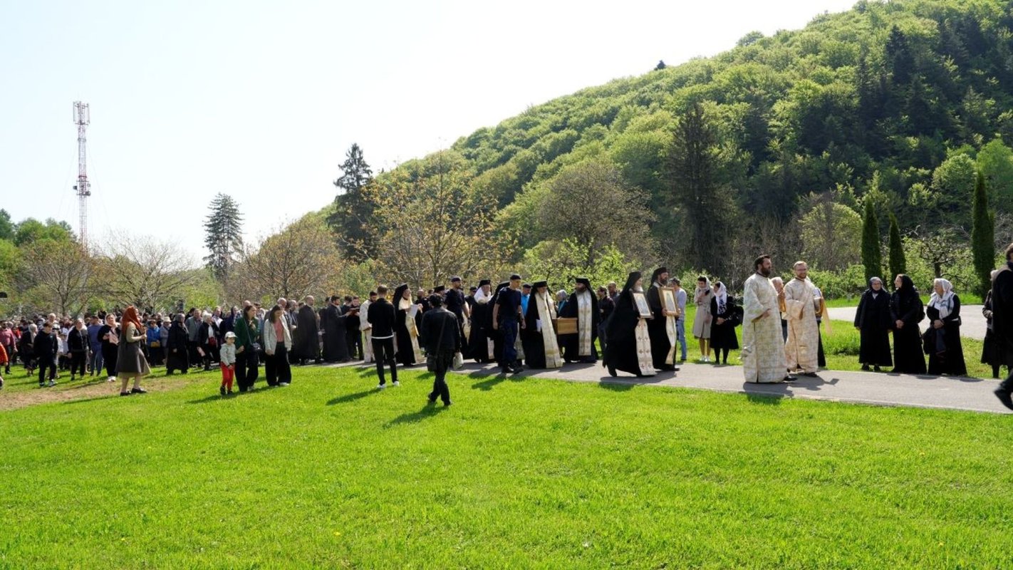 Deshumarea moaştelor Sfântului Cuvios Serafim cel Răbdător 329901